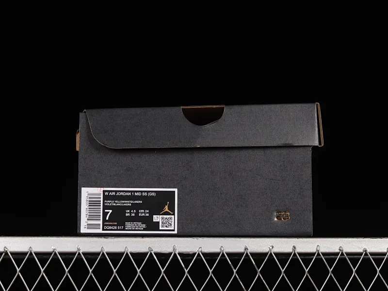 All categories Air Jordan Jordan series basketball shoes Air Jordan 1 Mid Air Jordan 1 Mid "Lakers" AJ1 Joe 1 Lakers color matching Zhongbang basketball shoes DQ8426-517